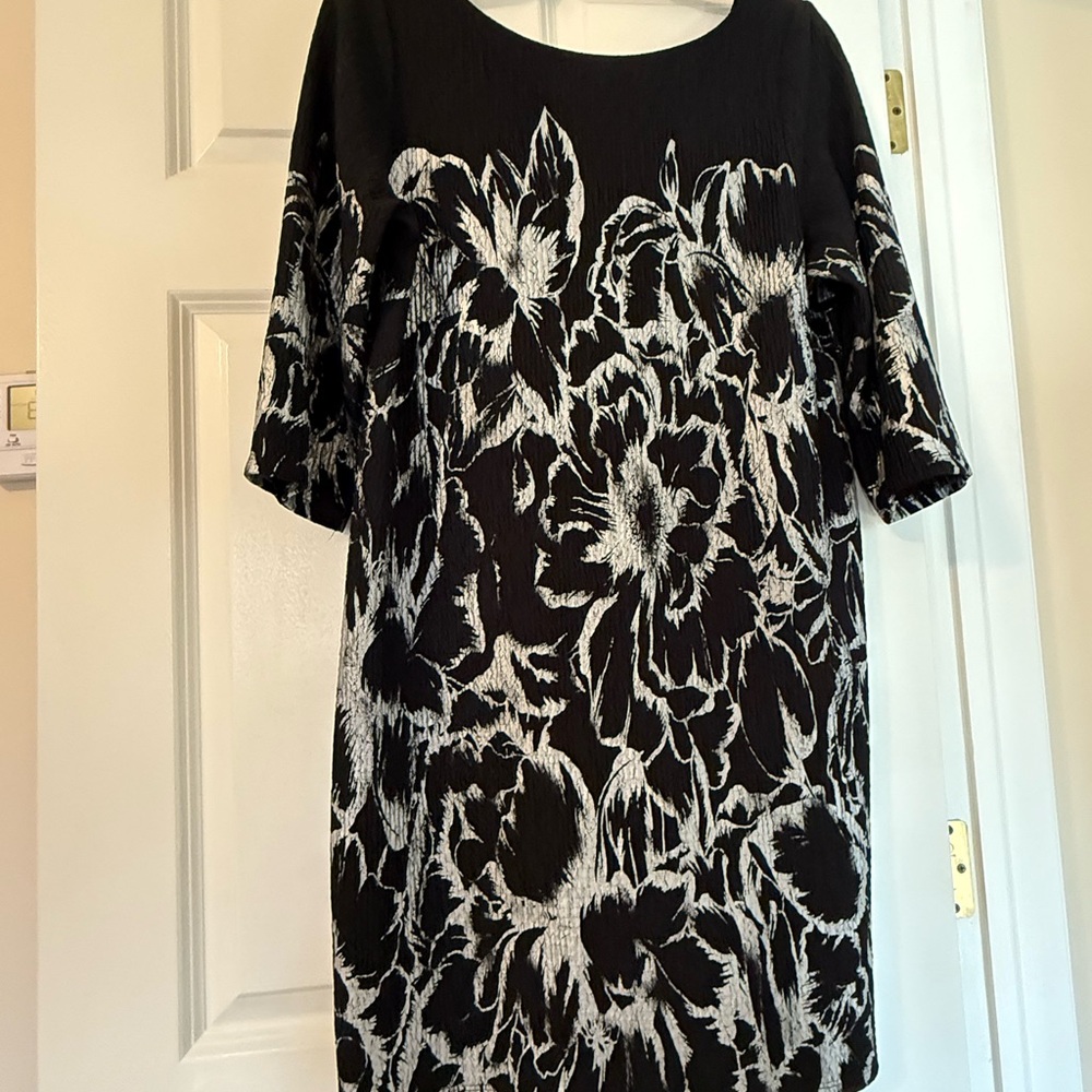 Leota Black and White Boxy Tunic Dress